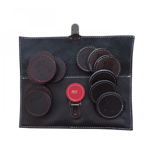 QUO ! jeu de palets en cuir artisanal fabriqué en Bretagne avec 12 palets, un Piot et une pochette en cuir