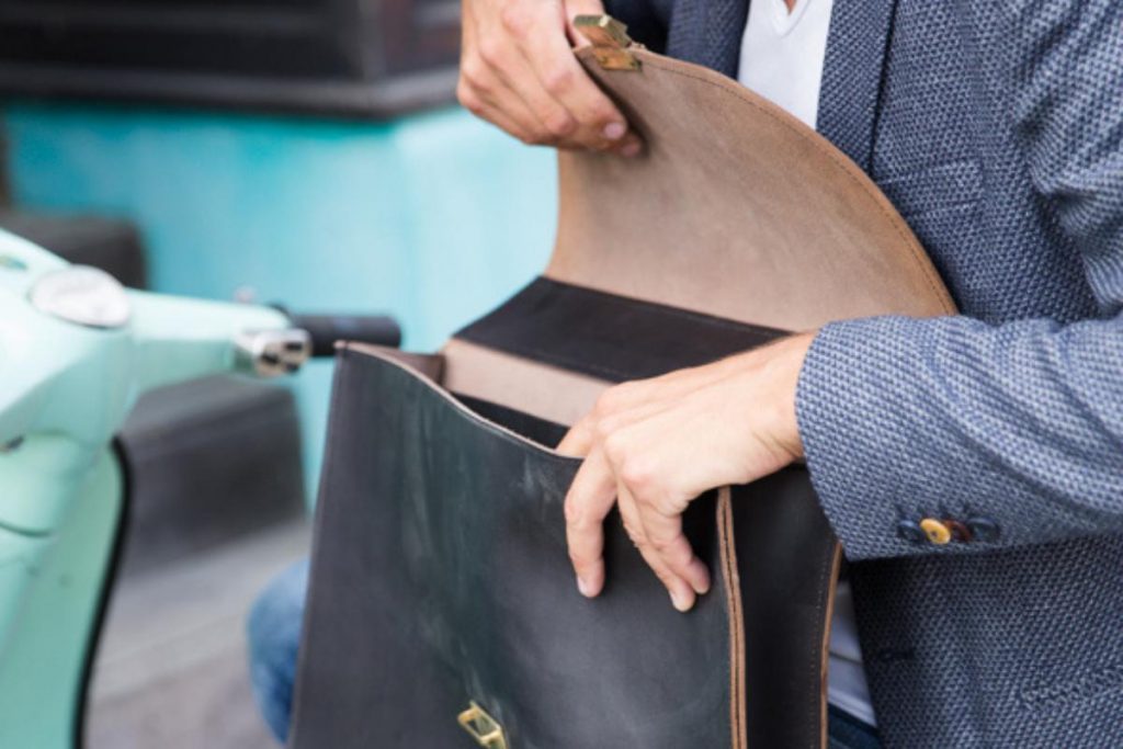 cartable en cuir fabrication artisanale ouvert